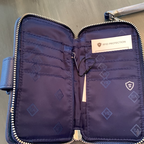 NWT Vera Bradley Cell Phone Wristlet - Picture 3 of 7